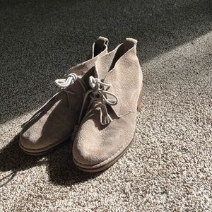 Women’s size 7 1/2 hush-puppies